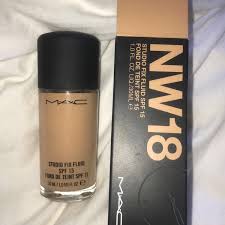 MAC STUDIO FIX FLUID -NW18