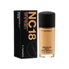 [MAC] MAC STUDIO FIX FLUID MATTE SPF15 - NC18